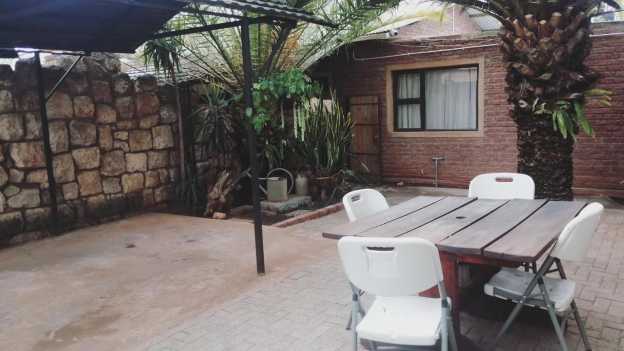 Tsumeb Backpackers & Safariホステル エクステリア 写真